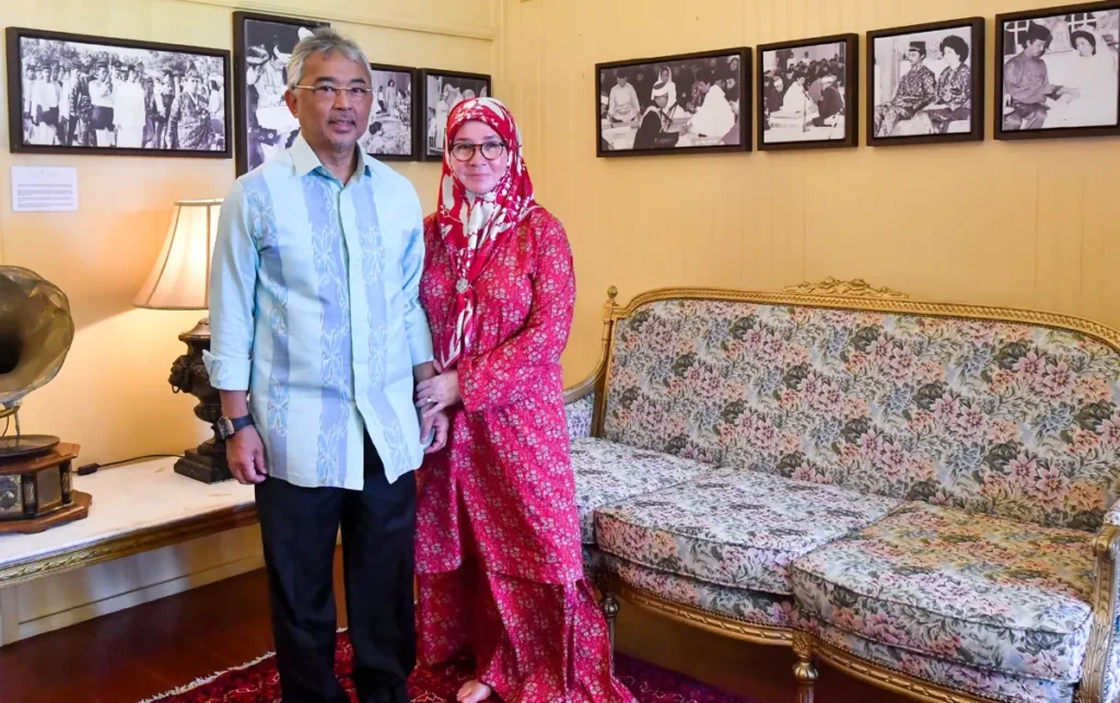 Al-Sultan-Abdullah-and-Tunku Azizah-at-the-Istana-Mangga-Tunggal. Behind-them-are portraits-of-the-Ruler-and-his-family-and-heritage-floral-sofa-jati-that-restored-by-mr-sofa Al-Sultan Abdullah and Tunku Azizah at the Istana Mangga Tunggal. Behind them are the heritage floral sofa jati display at Muzium Istana Mangga Tunggal by Mr Sofa