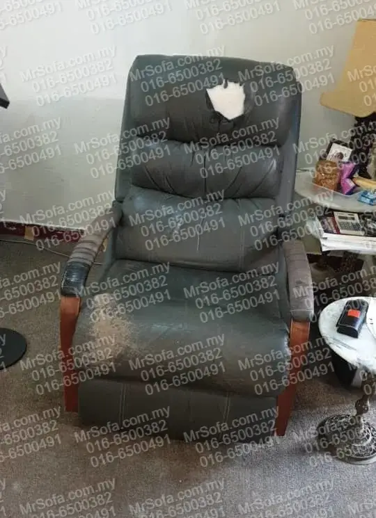 before-la-z-boy-533-charleston-rocking-recliner-torn-leather-ampang-kl Before reupholstery La-Z-Boy 533 Charleston rocking recliner with torn leather by Mr Sofa Ampang KL